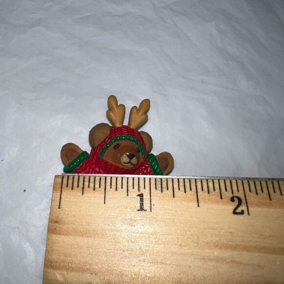 Hallmark Vintage Christmas Teddy In Sweater‎ and Antlers  Brooch - Picture 9 of 11